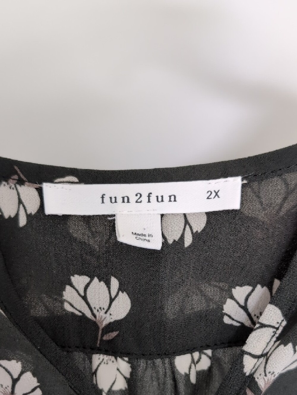 Green Floral Long Sleeve Blouse - Picture 2 of 5